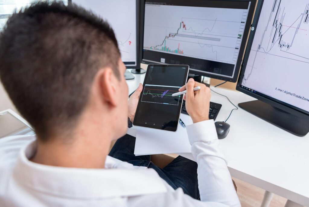 Investimentos e Gestão de Carteira: Ibovespa: Retoma 137 mil pontos, em alta discreta de 0,72% após baixas.