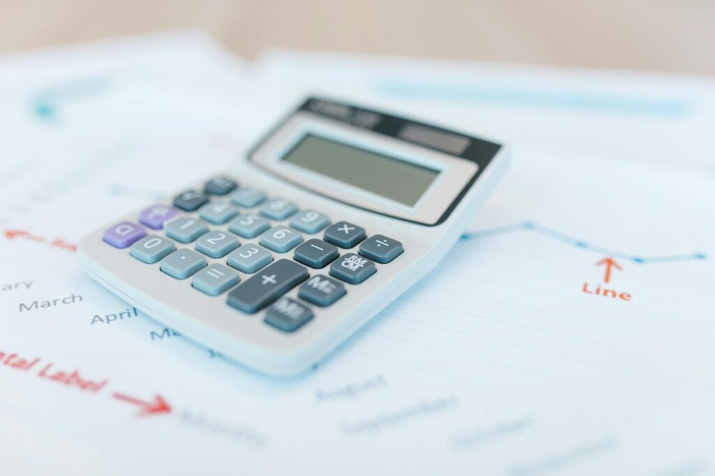 Investimentos e Gestão de Carteira: SIMH3: Simpar recua em bolsa após desinvestimento; mercado aprova.