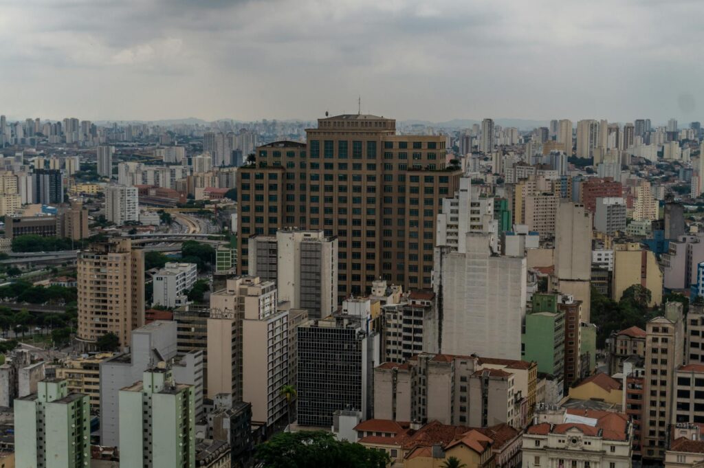 transporte & mobilidade: Livros didáticos para 2026 não são comprados pelo MEC após promessa de verba.