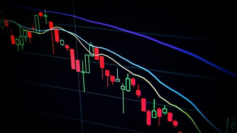 Ibovespa fecha em leve queda com impacto de movimentos externos e ajuste no mercado
