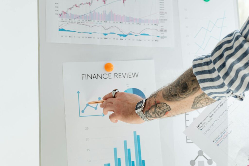 Investimentos e Gestão de Carteira: SNFF11 entre as principais altas: IFIX supera 3.500 pontos.