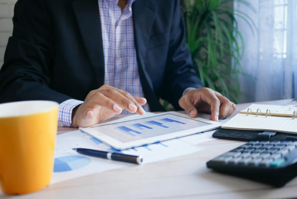 mercado financeiro: Finanças do Casal: Junte Dinheiro Mensalmente sem Brigas