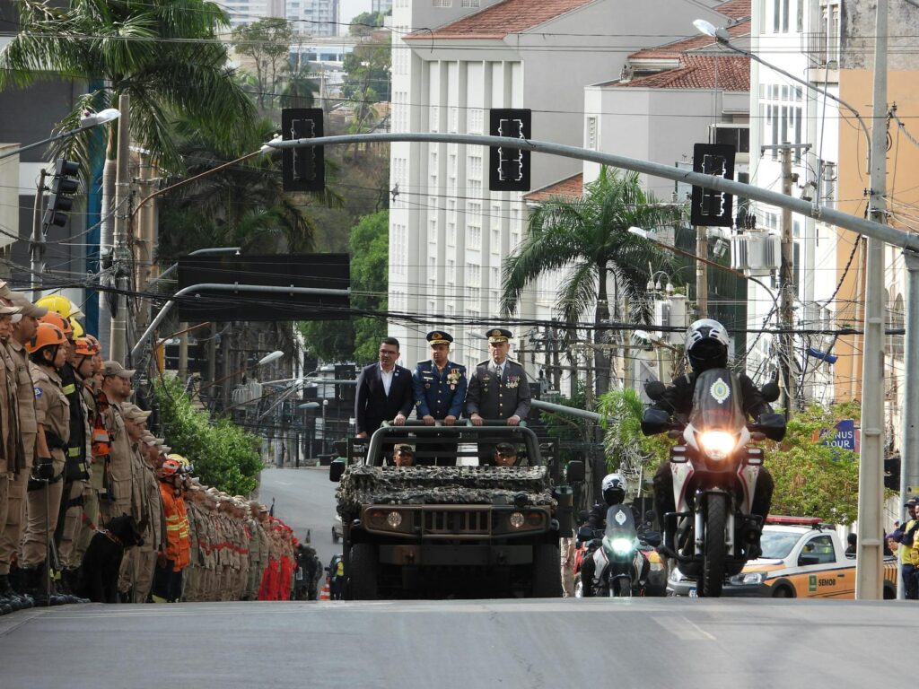 cinema & arte: Álbuns de 2025: Descubra os 7 melhores e vote no seu favorito.