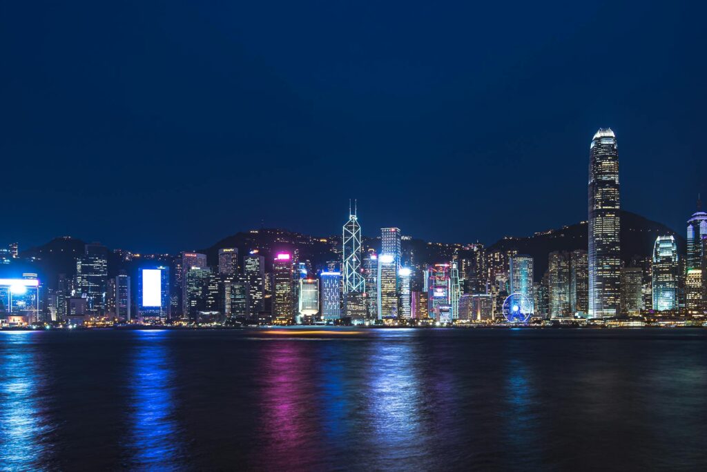 política internacional: Embarcações suspeitas de tráfico de drogas sofrem novo ataque nos EUA.