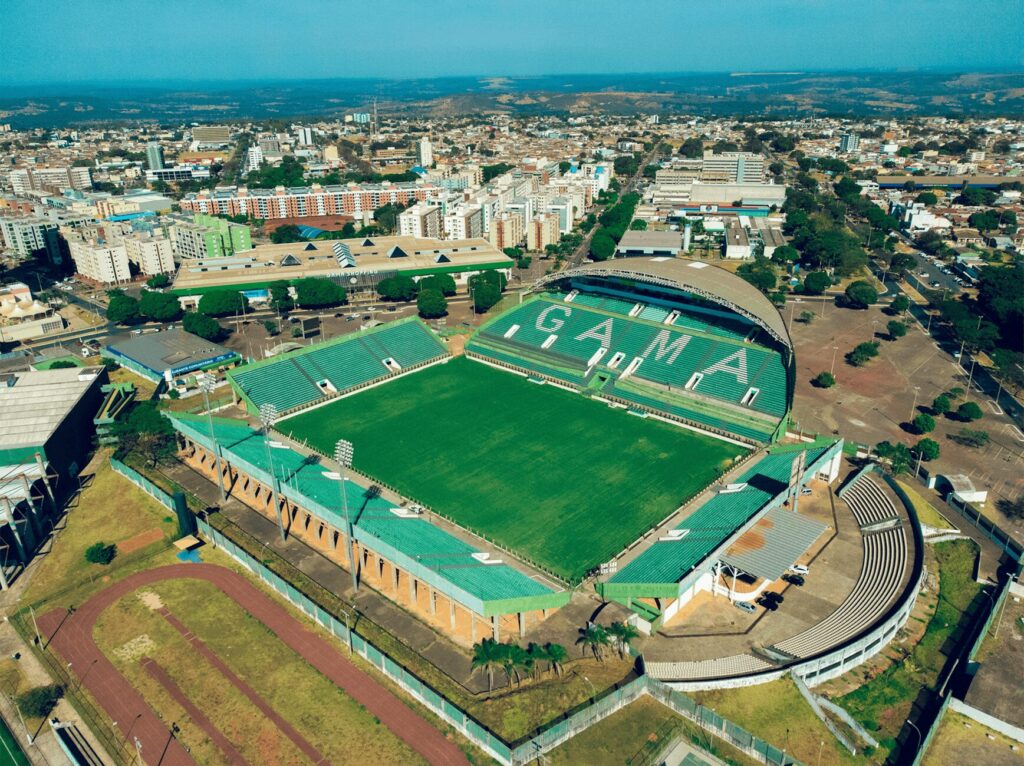 política nacional: Bolsonaro esbarra na Terceira Via com Flávio em impulso.