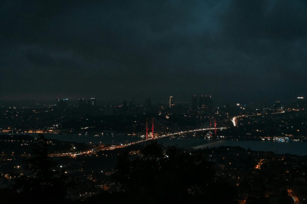 política nacional: Hugo Motta suspende escolta de deputada do PSOL após embates no Congresso.