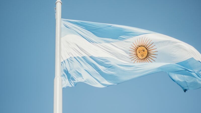 Argentina fecha acordo de recompra reversa de US$ 3 bilhões para blindar pagamento de dívida