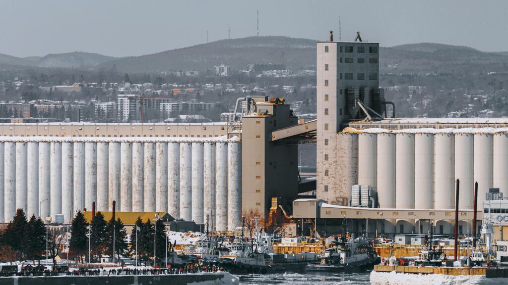 mercado financeiro: Petróleo: Mercado fecha em alta após corrigir perdas recentes.