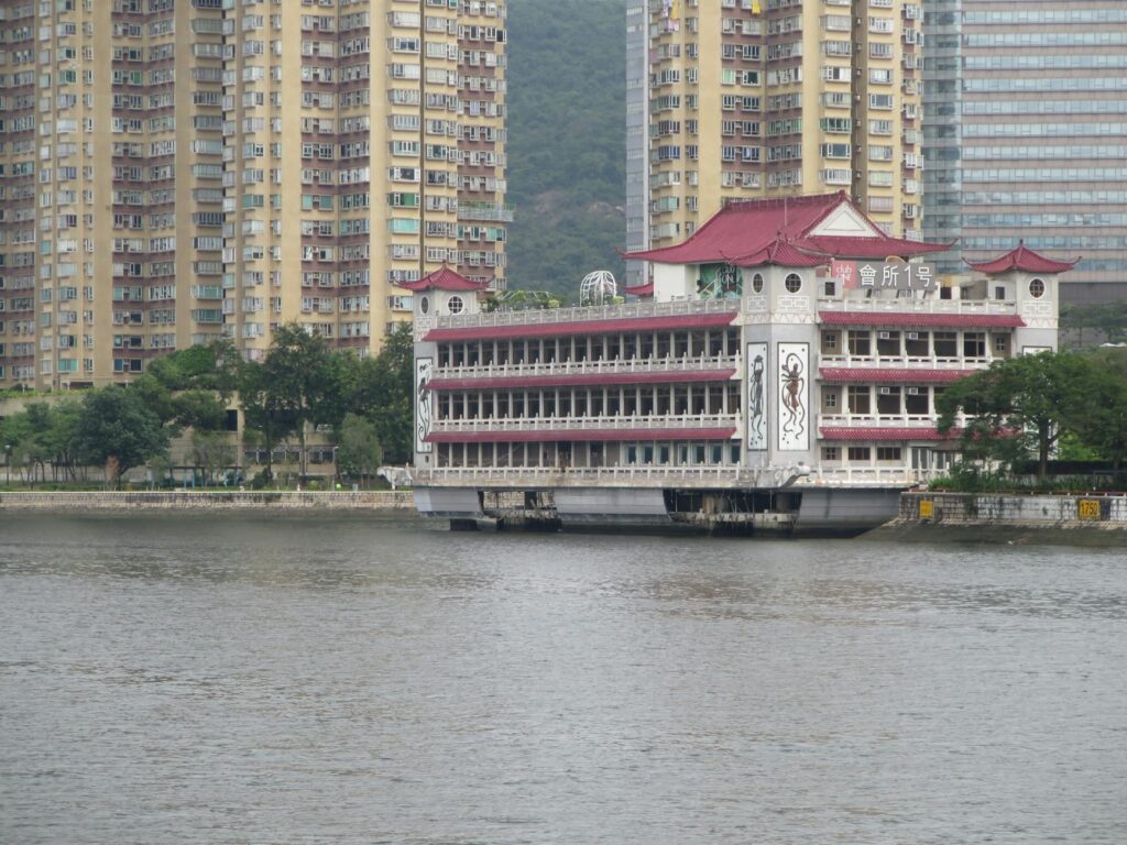 política internacional: Ataques russos em Kiev matam duas pessoas, dizem autoridades ucranianas.