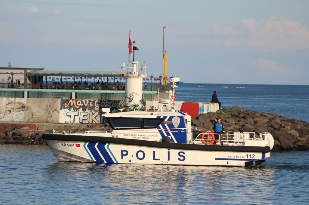 política internacional: Trump afirma ter capturado Maduro: EUA atacam a Venezuela.