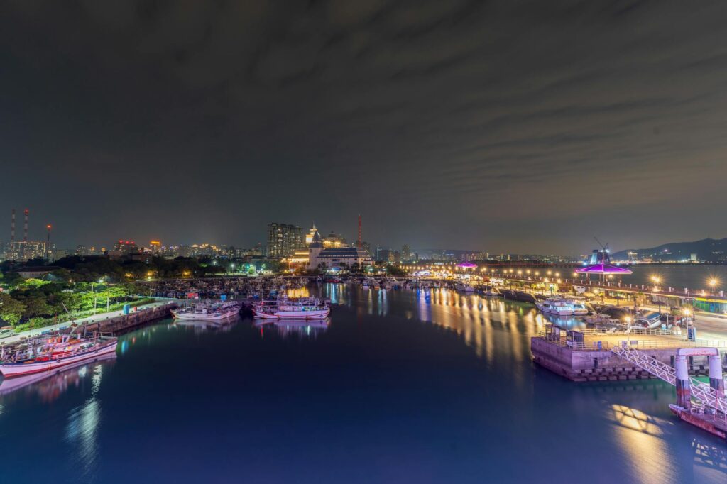 política internacional: Trump: Governo insinua captura de Maduro em canais oficiais.