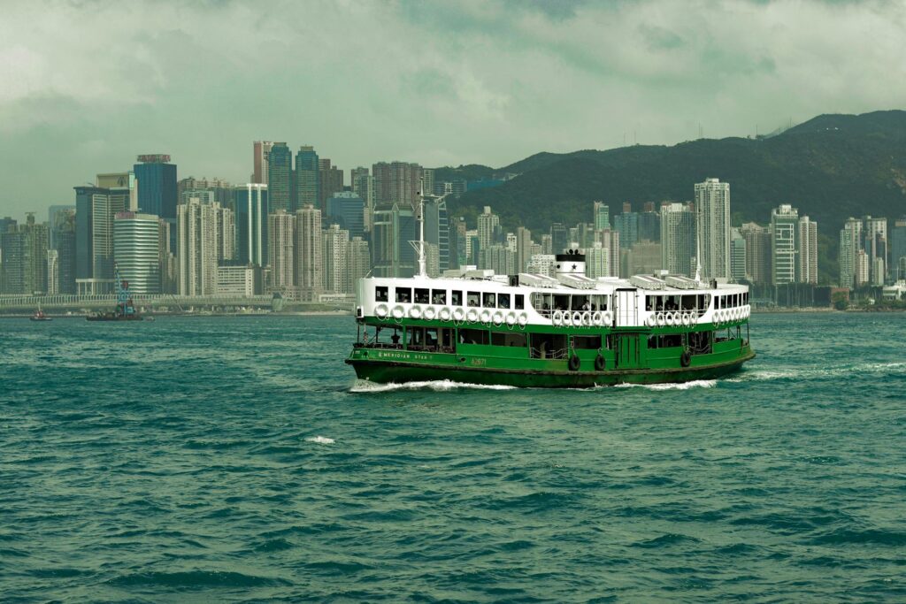 política nacional: Políticos se manifestam sobre ataque dos EUA à Venezuela: repercussões e posicionamentos.